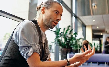 Peter Fröberg Idling (ur. 1972) pracuje obecnie nad powieścią, w której pokaże Kambodżę z lat 50. XX