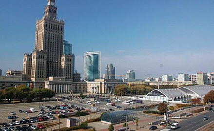 Działka na placu Defilad stała się częścią sporu wokół gruntów pod Złotymi Tarasami