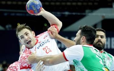 Arkadiusz Moryto w ataku na bramkę Iranu podczas meczu Turnieju Noworocznego w Katowicach