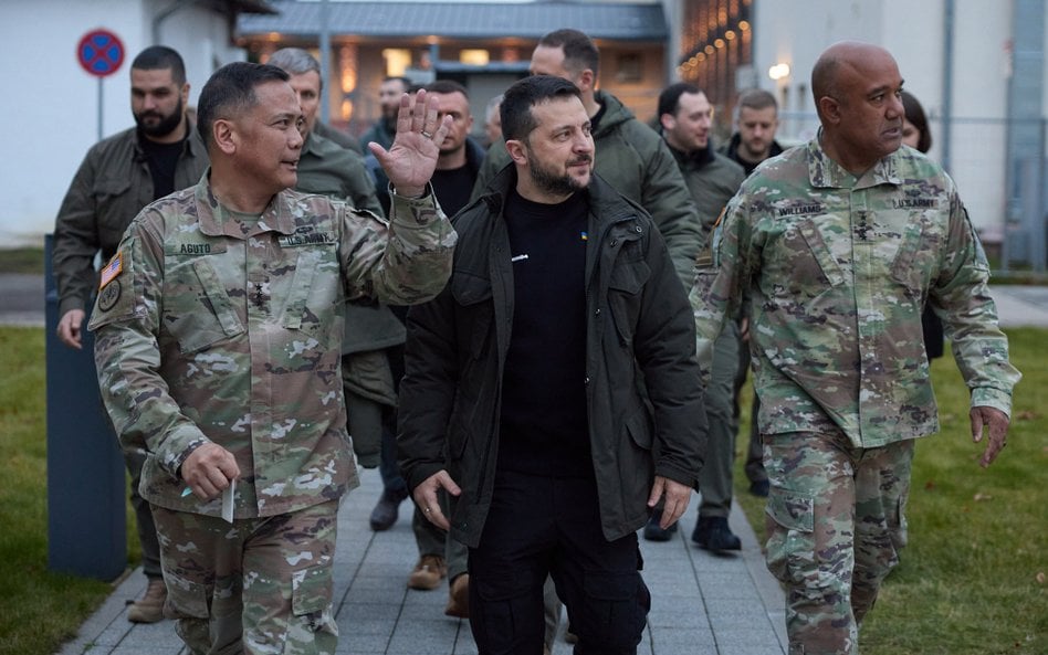 Gen. Antonio Aguto (z lewej) i prezydent Ukrainy Wołodymyr Zełenski podczas wizyty tego ostatniego w