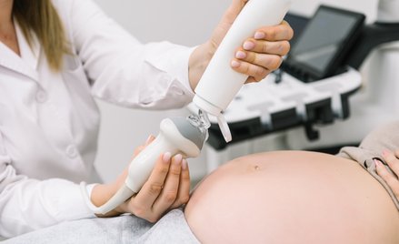 Czy późna wizyta u ginekologa przekreśla szansy na becikowe – wyrok WSA