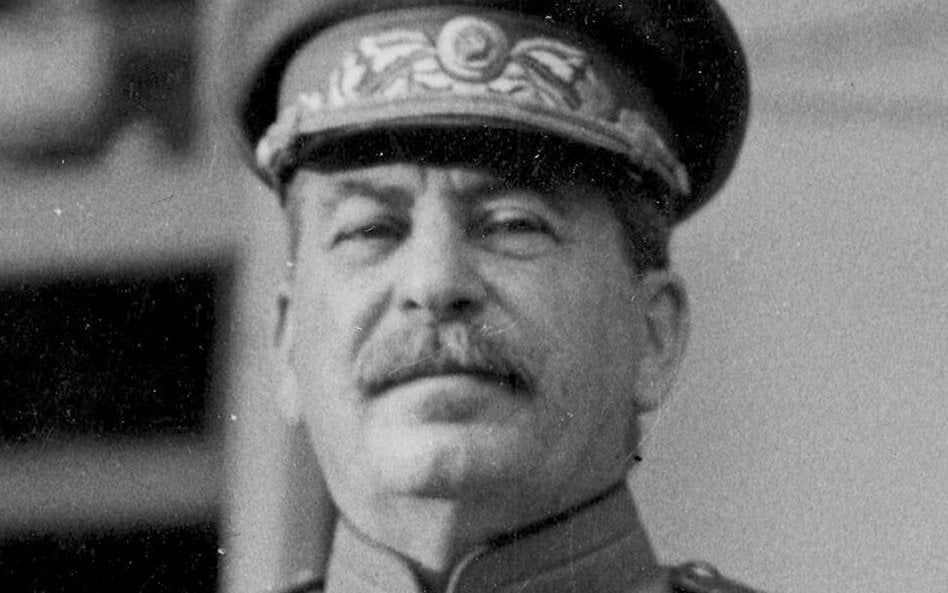 Początkowo Stalin udawał, że zamierza wesprzeć insurekcję, jednak w połowie sierpnia radykalnie uszt
