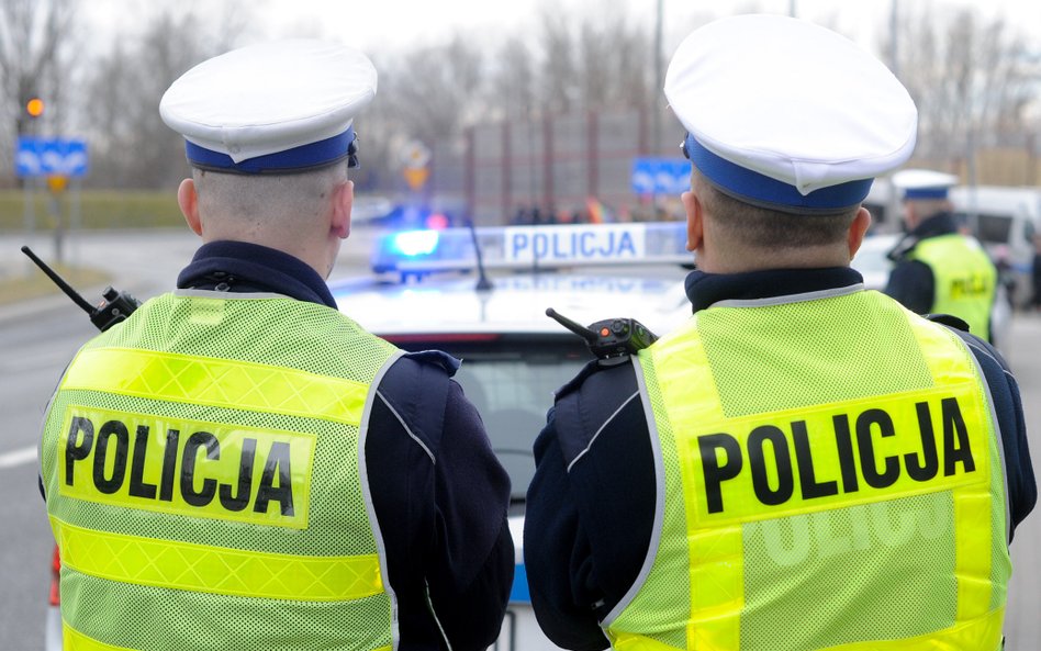 Wrze w Policji. 10 tys. zł dla komendantów, 300 zł dla szeregowych