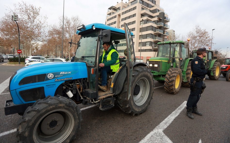 Protestują nie tylko rolnicy z Francji. Także hiszpańscy rolnicy wyjechali na ulice miast.