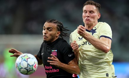 Akim Zedadka z Sabah i Lukas Provod ze Slavii Praga