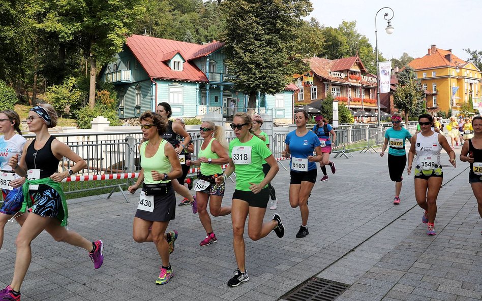 Uczestniczki Biegu Kobiet na 600m zorganizowanego w ramach 9. Tauron Festiwalu Biegowego w Krynicy-Z