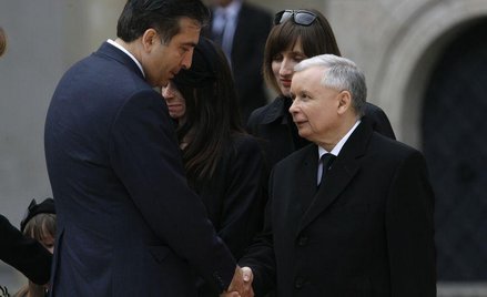 Prezydent Gruzji Micheil Saakaszwili z prezesem PiS Jarosławem Kaczyńskim na pogrzebie prezydenta Le