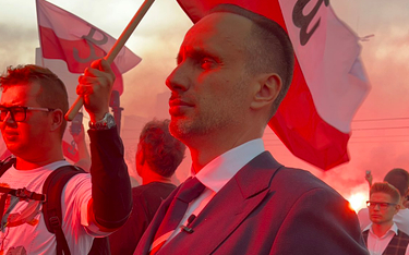 Poseł Suwerennej Polski Janusz Kowalski na Marszu Powstaniu Warszawskiego