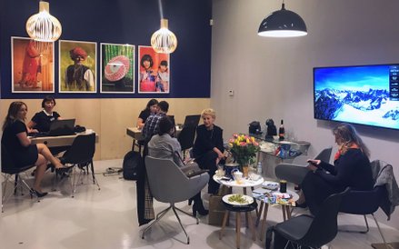 Do nowego biura cały dzień przychodzili zaciekawieni warszawiacy.