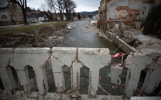 Zniszczony podczas powodzi most Złotostocki w Lądku Zdroju