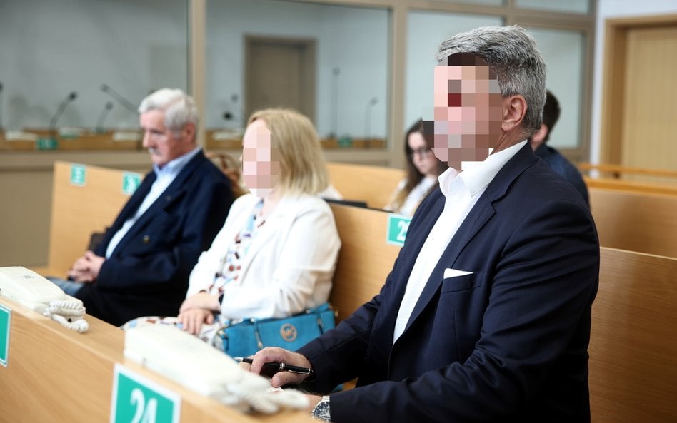 Jeden z oskarżonych Dariusz D. (P) na sali rozpraw Sądu Okręgowego w Krakowie