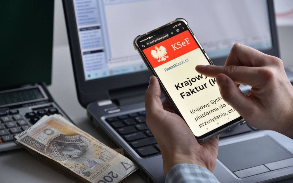 Niezbędnik przedsiębiorcy: start KSeF: poradnik dla małych firm, fałszywe faktury, dostęp pracowników KAS do systemu  * ryczałt od najmu * obowiązek składkowy * równość płac * reforma PIP