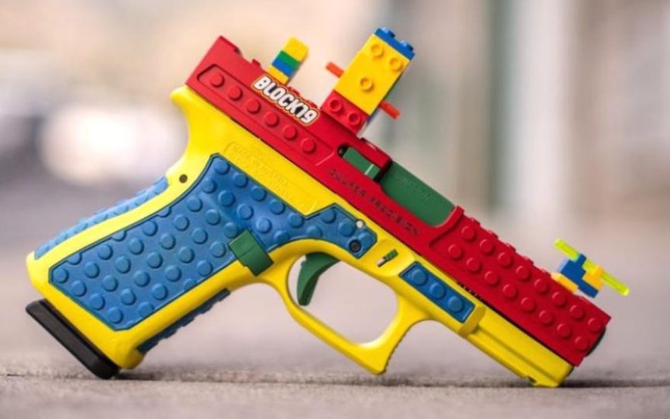 The New York Times: Prawdziwy pistolet z Lego