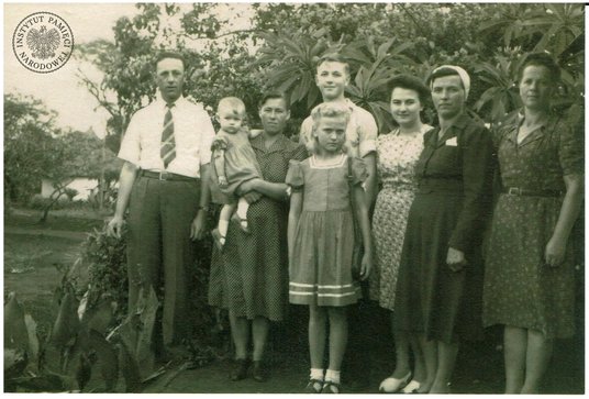 W latach 1942–1950 w Tanganice, w specjalnie przygotowanym osiedlu nazwanym Tengeru, schronienie zna