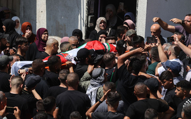 Pogrzeb młodego Palestyńczyka zastrzelonego przez żołnierzy IDF podczas nalotu na obóz dla uchodźców