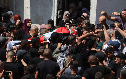 Pogrzeb młodego Palestyńczyka zastrzelonego przez żołnierzy IDF podczas nalotu na obóz dla uchodźców