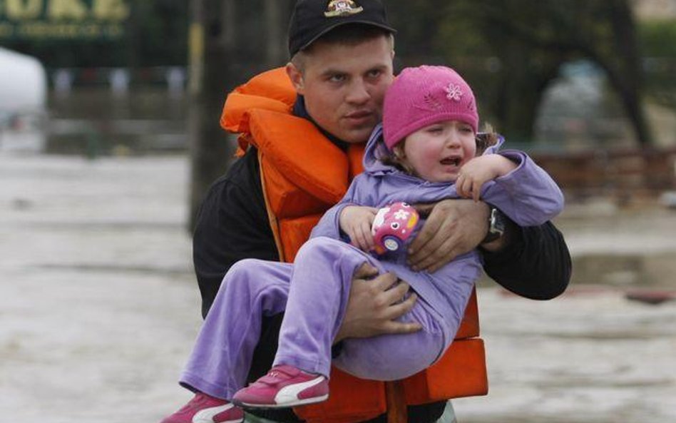 Gdy trzeba uciekać przed wodą, niewiele jest czasu na zabranie zabawek