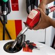 Ropa tanieje, bo OPEC+ przedłuża zamrożenie wydobycia