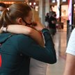 Pływaczka Dominika Kossakowska na lotnisku Chopina w Warszawie po przedwczesnym powrocie z Tokio
