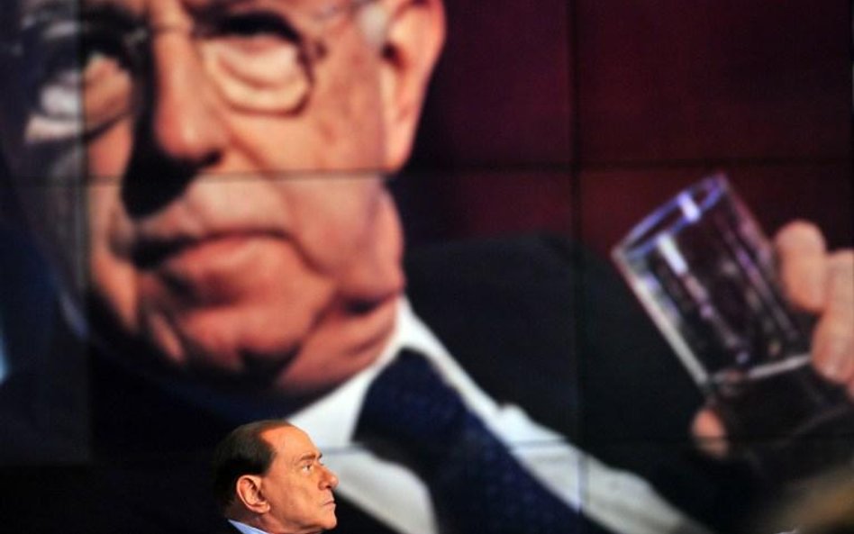 Monti słabnie, Berlusconi idzie w górę
