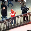 Policjantom udało się wpaść na trop Piotra K. dzięki m.in. nagraniom z monitoringu. W czasie Marszu 