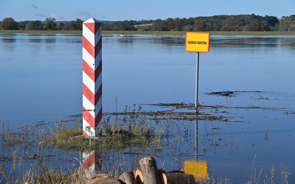 Wysoki stan Odry w Bielinku. Poziom przekroczył stan alarmowy