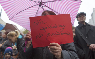 Sejm wraca do aborcji, czarny protest – pod Sejm