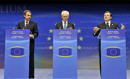 Premier Hiszpanii Jose Luis Rodriguez Zapatero, przewodniczący Rady Europejskiej Herman Van Rompuy i
