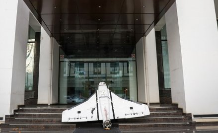 Rosyjski dron wystawiony przed MSZ Mołdawii w czasie, gdy do siedziby resortu dyplomacji wezwano ros
