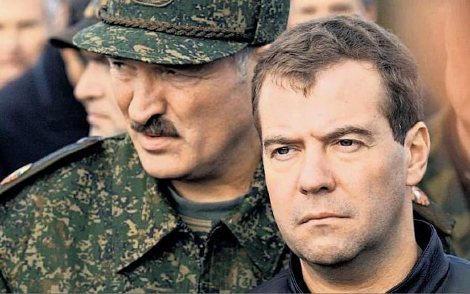 Niezależni eksperci twierdzą, że Kreml chce zmusić białoruskiego prezydenta do posłuszeństwa (na zdj
