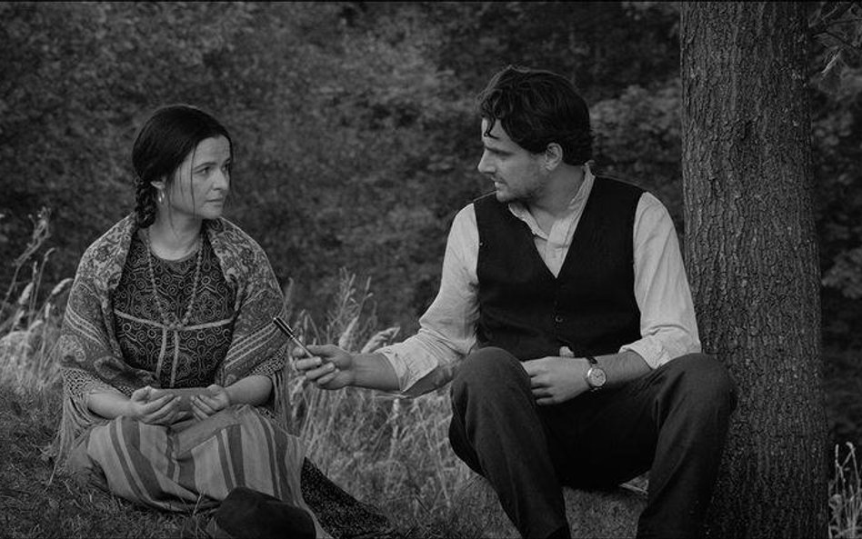 Papusza (Jowita Budnik) i Jerzy Ficowski (Antoni Pawlicki)