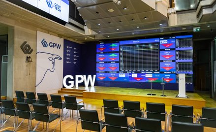 Poniedziałek na GPW: wyborczy strach, Ghelmaco płaci na czas, PKP sprzedaje