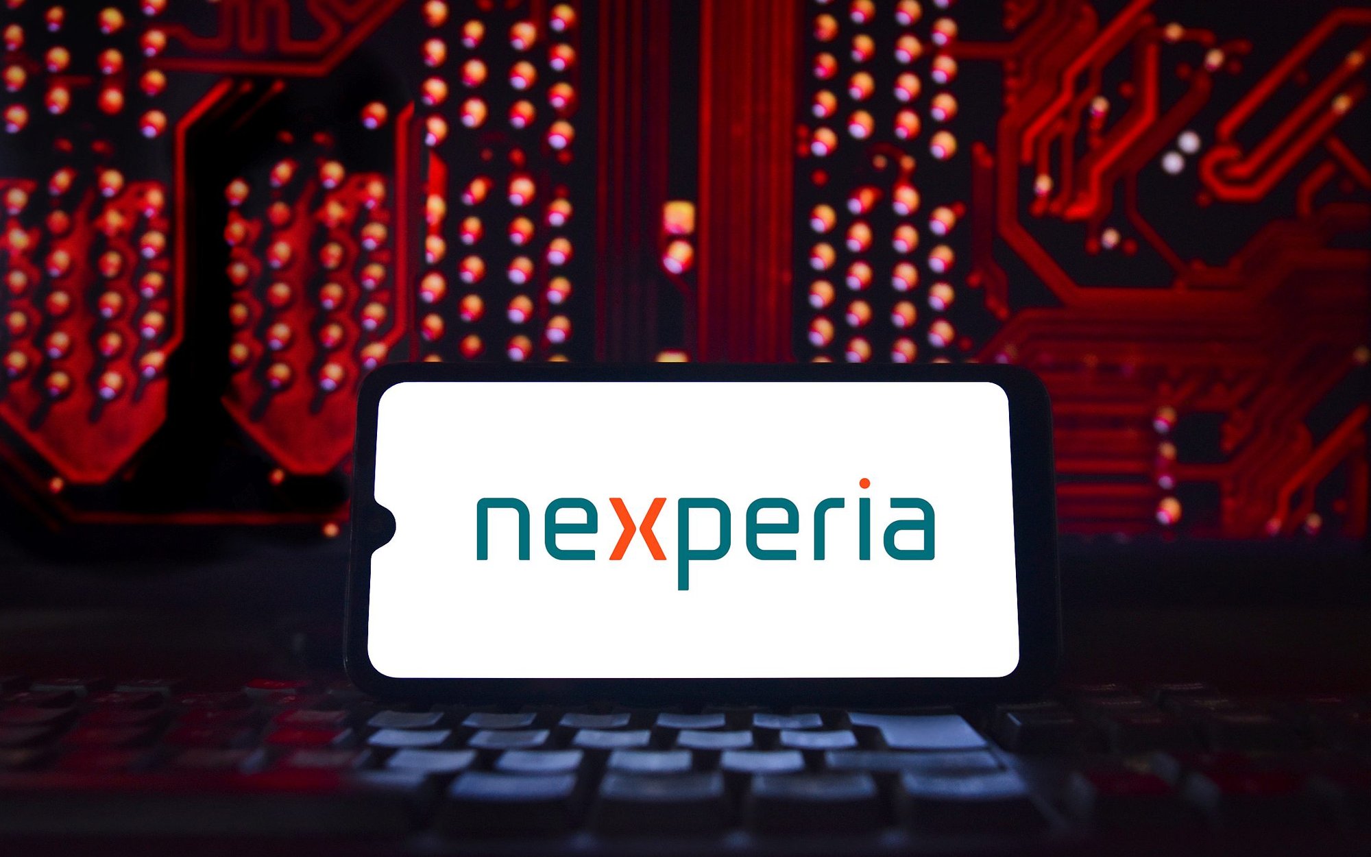 Europa znów bez chipów. Kolejny kryzys zatrzyma produkcję aut