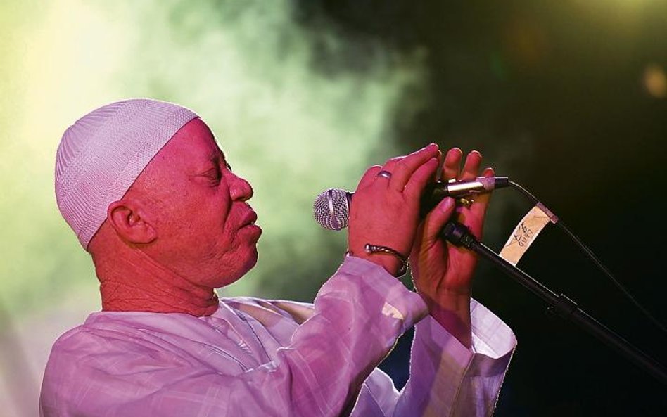 Salif Keita nazywany jest „złotym głosem Afryki”