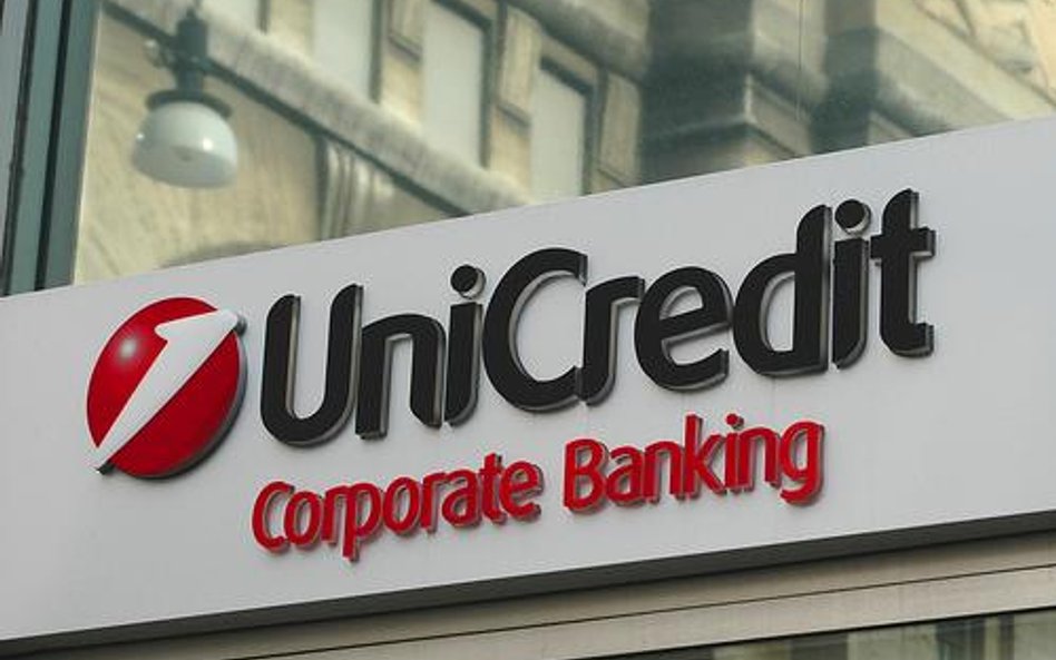 UniCredit tnie etaty