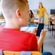 Od 1 września w szkołach podstawowych będzie obowiązywać zakaz korzystania ze smartfonów