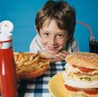 Hamburger spożywany co najmniej trzy razy w tygodniu zwiększa ryzyko alergii u dzieci i młodzieży
