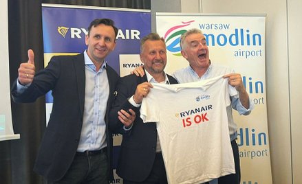 Od lewej: Michał Kaczmarzyk, prezes Ryanaira na Polskę, Jacek Kowalski, pełniący obowiązki prezes lo
