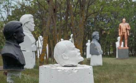 Lenin i bolszewicy zerwali z nurtem „reformistycznym”, by wejść na drogę radykalnego komunizmu. Na z