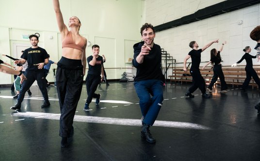 Zespół Teatru Roma, zdjęcie z próby „Wicked”