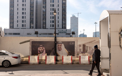 Rijad, stolica Arabii Saudyjskiej. Reklama projektu „Vision 2030” zakładającego postawienie m.in. na