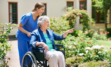 Koszty pobytu w domu pomocy społecznej rosną z roku na rok