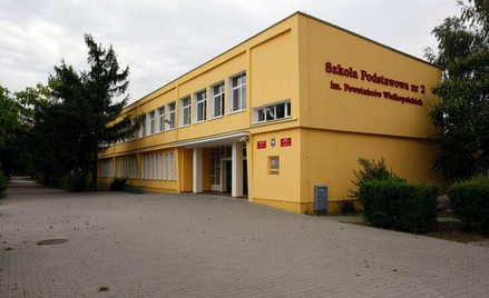 Nadawanie kolejnych statutów oraz wprowadzanie zmian do ich treści to kompetencja rady szkoły