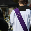 Ksiądz pod wpływem alkoholu odprawiał pogrzeb, rodzina bez zadośćuczynienia
