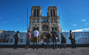 Francja zafunduje turystom testy PCR
