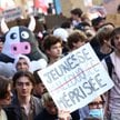 Młodzież z francuskich przedmieść wskazuje na te same problemy, które powodują upadek polskiej eduka