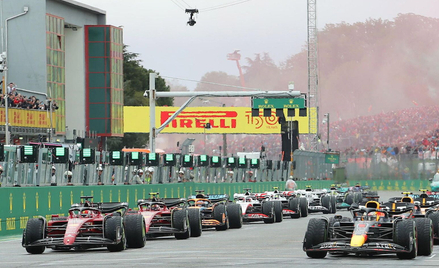 Start wyścigu o Grand Prix Emilii-Romanii na torze w Imoli, fot. z 2022 roku