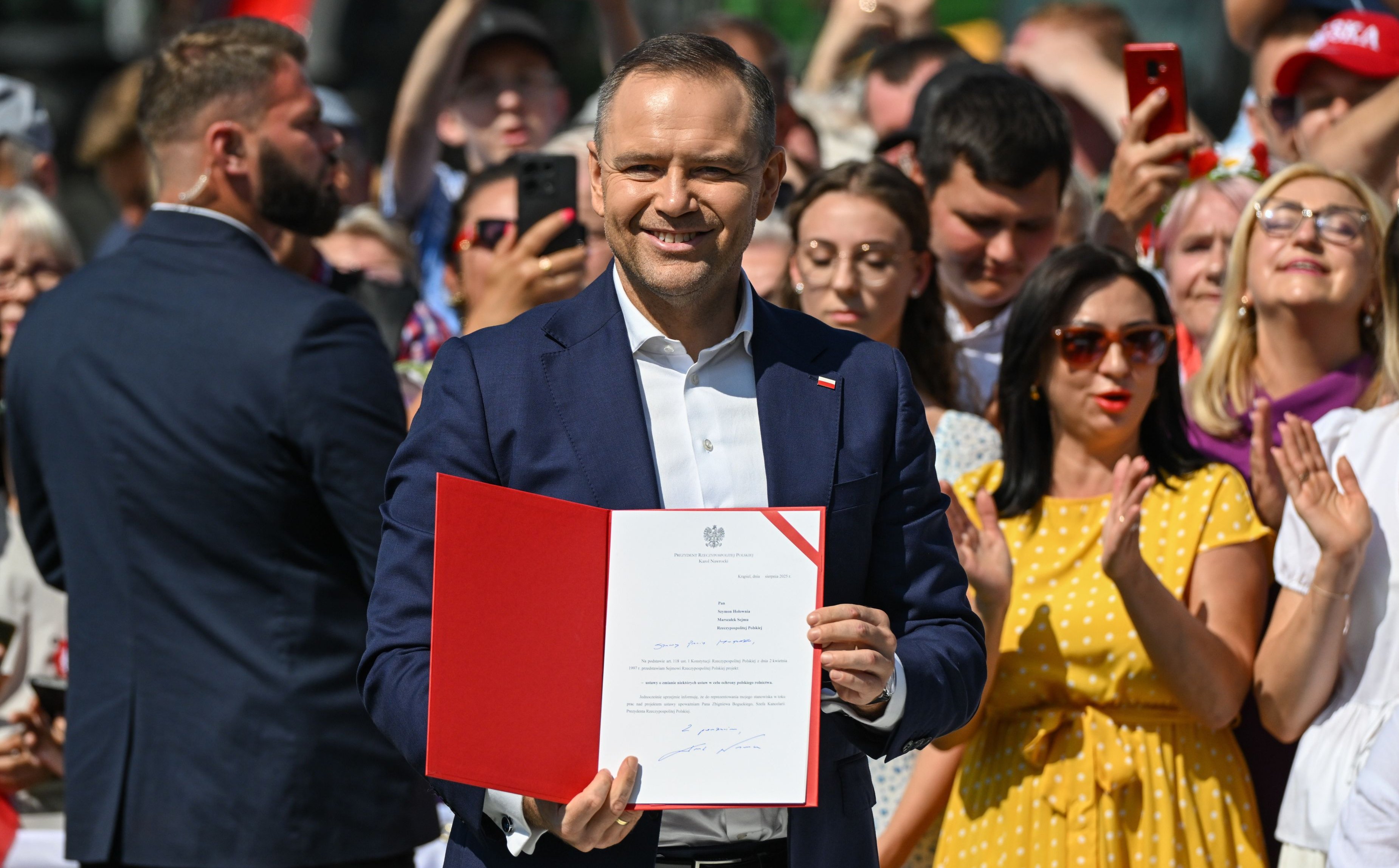 Zakaz sprzedaży polskiej ziemi. Karol Nawrocki podpisał projekt ustawy