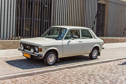 Można też pojechać swojskim „maluchem” albo jugosłowiańską Zastavą.