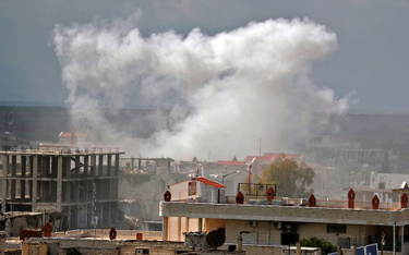 Dym nad jednym z miasteczek w prowincji Idlib